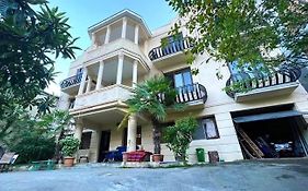 Home Hotel Sololaki